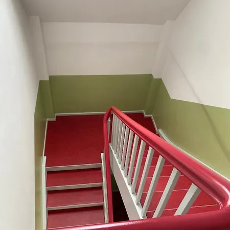 Ueber Den Daechern Von