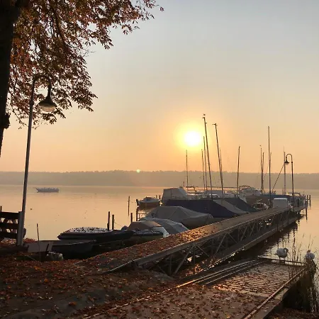 Ueber Den Daechern Von