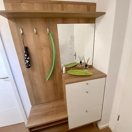 Ueber Den Daechern Von